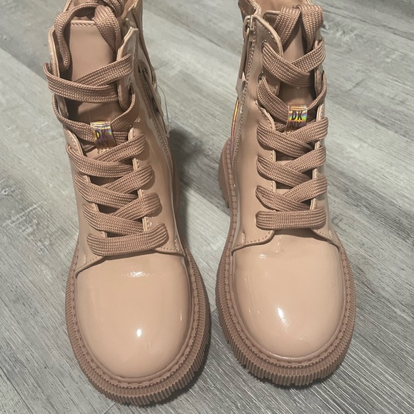 New DKNY Tan Boots with Chunky Platform Sole, Size 12 - Picture 2 of 8